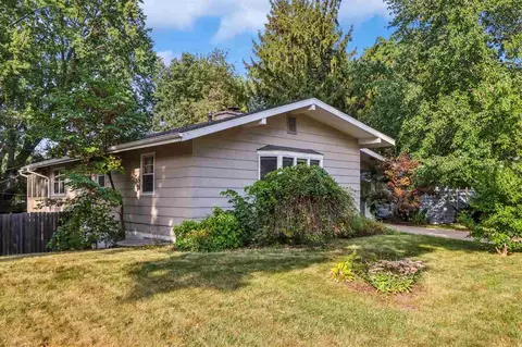 2836 Brookside Dr, Iowa City, IA 52245