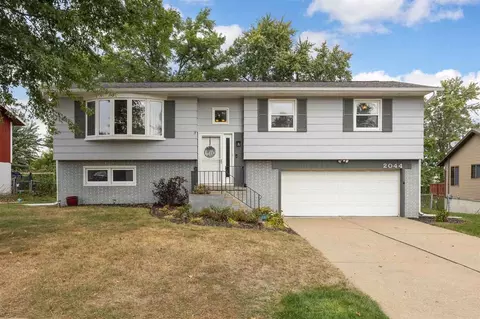 2044 Evergreen St, Cedar Rapids, IA 52402