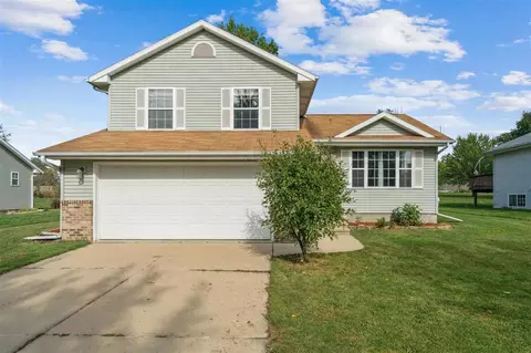 1865 Parkland Dr, Ely, IA 52227