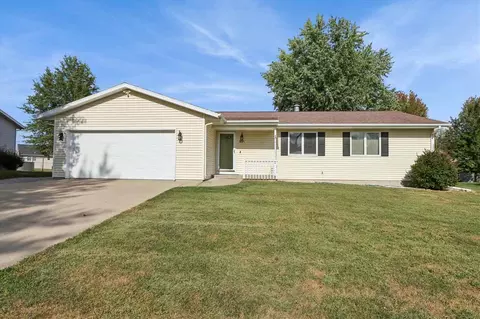 321 Sycamore St, Riverside, IA 52327