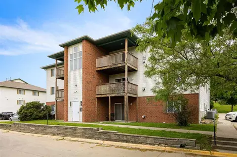 147 S Scott Blvd, Iowa City, IA 52245