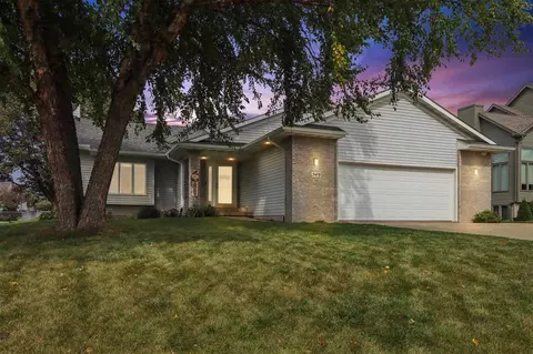 549 Uthoff Dr, Walford, IA 52351