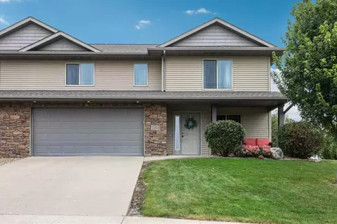 707 Hampton Dr, Williamsburg, IA 52361