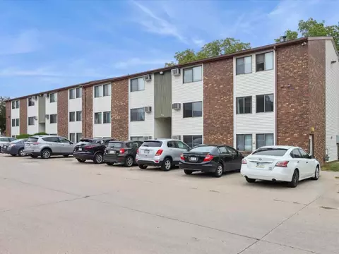 914 Benton Dr, Iowa City, IA 52246