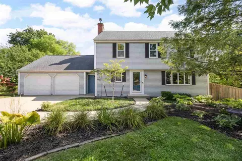 4 Heather Dr, Iowa City, IA 52245