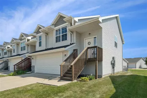 388 Tanglewood Dr, Solon, IA 52333 photo 2