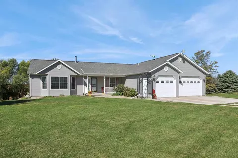 2059 J Ave, Marengo, IA 52301