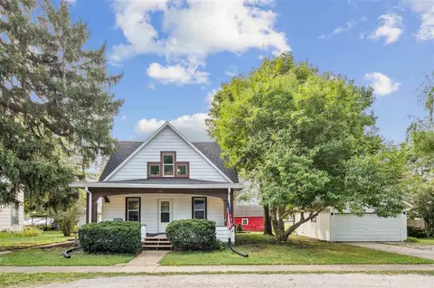 121 Brady St, Hills, IA 52235