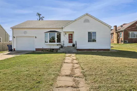 307 3rd St E, Newhall, IA 52315