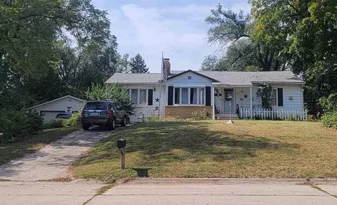 718 5th Avenue Pl, Coralville, IA 52241