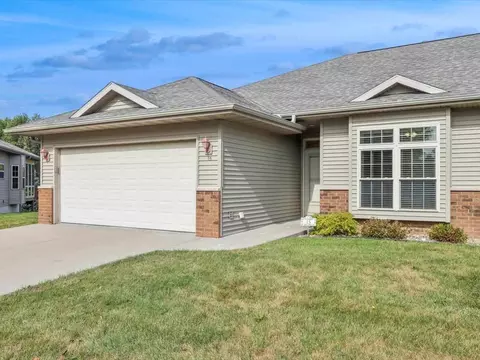 15 Willoughby Pl, Iowa City, IA 52240