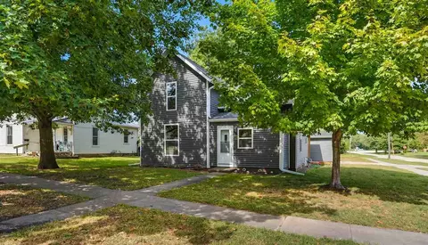 920 E 2nd St, Washington, IA 52353