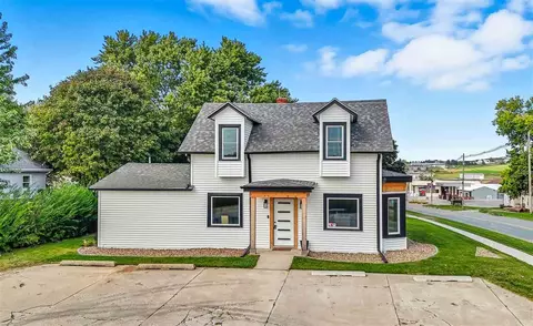 100 W Maple St, Williamsburg, IA 52361