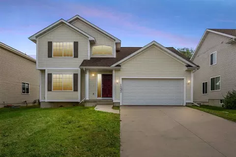1333 Woolridge Dr, Coralville, IA 52241