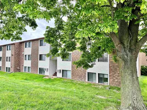 802 Benton Dr, Iowa City, IA 52246
