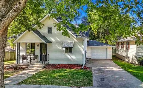 1015 8th Ave, Wellman, IA 52356