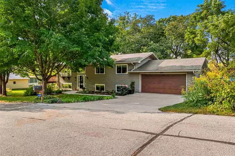 428 Pleasant View Dr NE, Solon, IA 52333