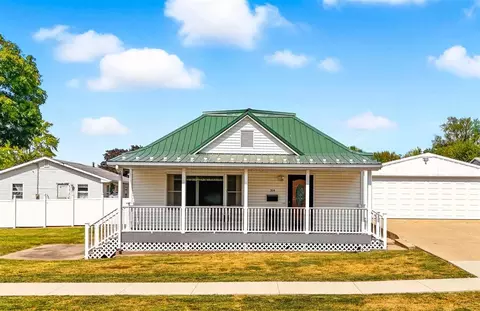 314 W 7th St, Washington, IA 52353