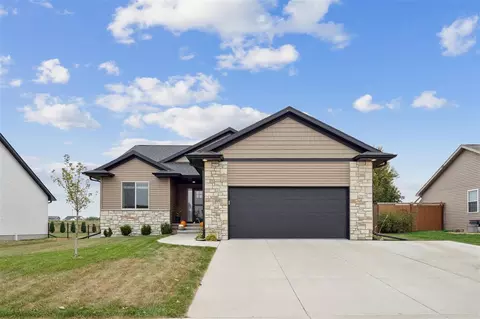 700 Windam Dr, Solon, IA 52333
