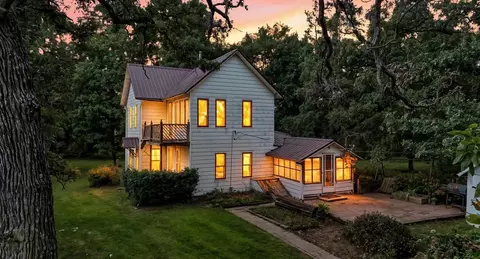 1232 540th St SW, Kalona, IA 52247