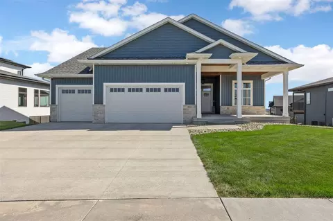 1812 Green Oak Ct, Tiffin, IA 52340
