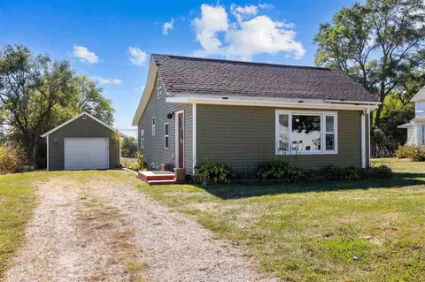 909 E 7th St, Tipton, IA 52772