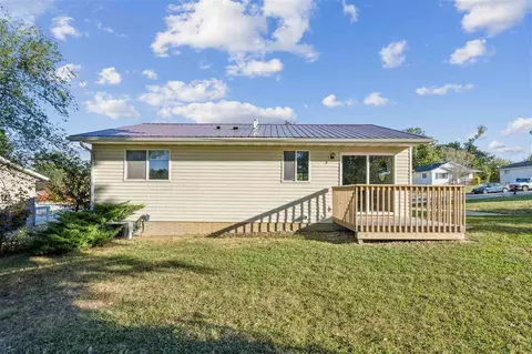 Exterior - 1721 Americus Dr SE, Cedar Rapids, IA 52403 photo 3 of 6