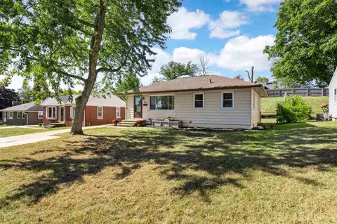 651 34th St SE, Cedar Rapids, IA 52403