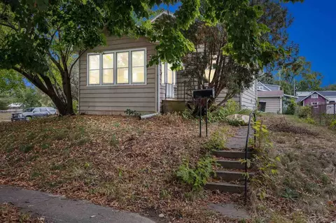 902 Webster St, Iowa City, IA 52240