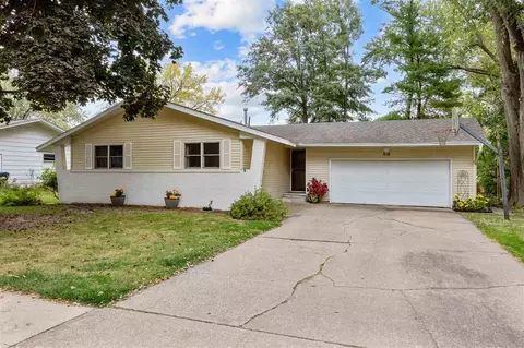 218 Shrader Rd, Iowa City, IA 52245