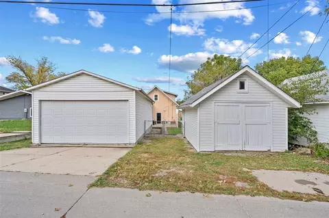 Exterior - 1857 E Ave NE, Cedar Rapids, IA 52402 photo 4 of 4