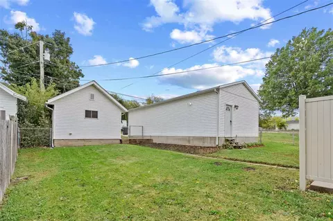 Exterior - 1857 E Ave NE, Cedar Rapids, IA 52402 photo 3 of 4