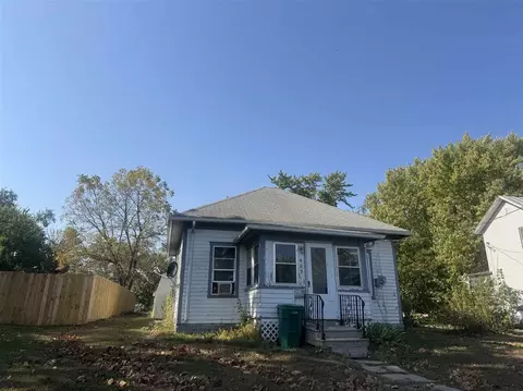 409 S Harrison St, Brighton, IA 52540