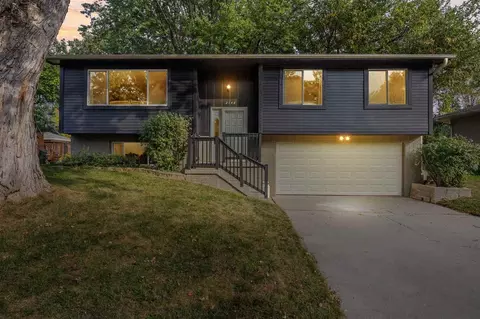 2148 Russell Dr, Iowa City, IA 52240