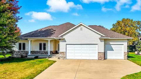 850 Hemlock Ct, Robins, IA 52328