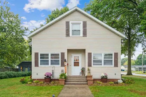 300 E Hilton St, Marengo, IA 52301