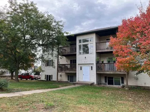 107 S Scott Blvd, Iowa City, IA 52245