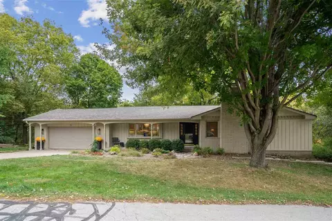 5 Fairview Knl NE, Iowa City, IA 52240
