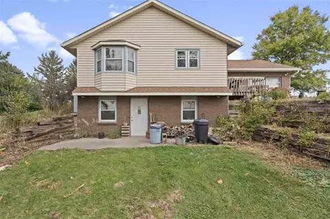 1049 Locust Ave, Kalona, IA 52247