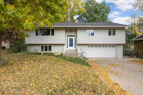 18 Bedford Ct, Iowa City, IA 52240