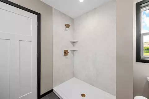 Bath - 1775 Parkland Dr, Ely, IA 52227 photo 2 of 5