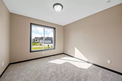 Bedroom - 1775 Parkland Dr, Ely, IA 52227 photo 5 of 8