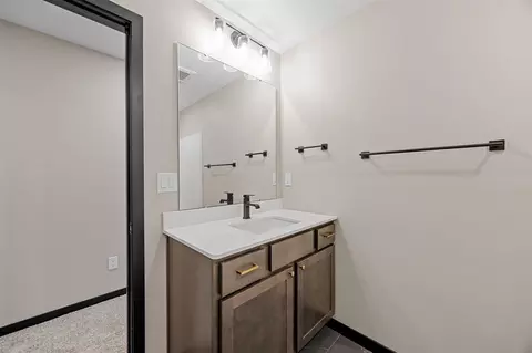 Bath - 1775 Parkland Dr, Ely, IA 52227 photo 5 of 5