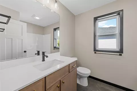 Bath - 1775 Parkland Dr, Ely, IA 52227 photo 3 of 5