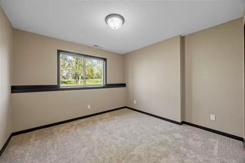 Bedroom - 1775 Parkland Dr, Ely, IA 52227 photo 6 of 8
