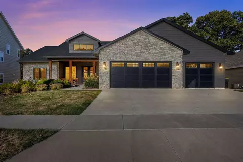 1223 Tamarack Trl, Iowa City, IA 52245