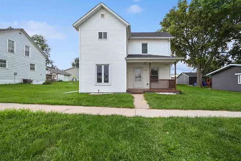 112 E Tuttle St, Norway, IA 52318
