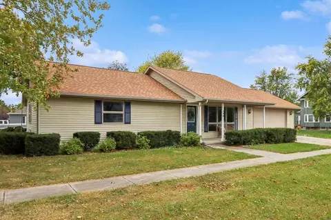 490 Hendricks St, Parnell, IA 52325