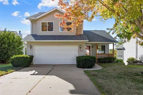 1742 Park Ridge Dr, Coralville, IA 52241