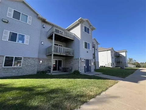 557 N 4th St, West Branch, IA 52358